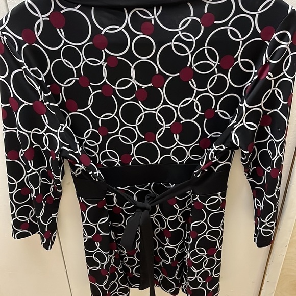 Reitmans women’s blouse size large, lace over cleavage, geometric,  tie in back - Picture 4 of 5